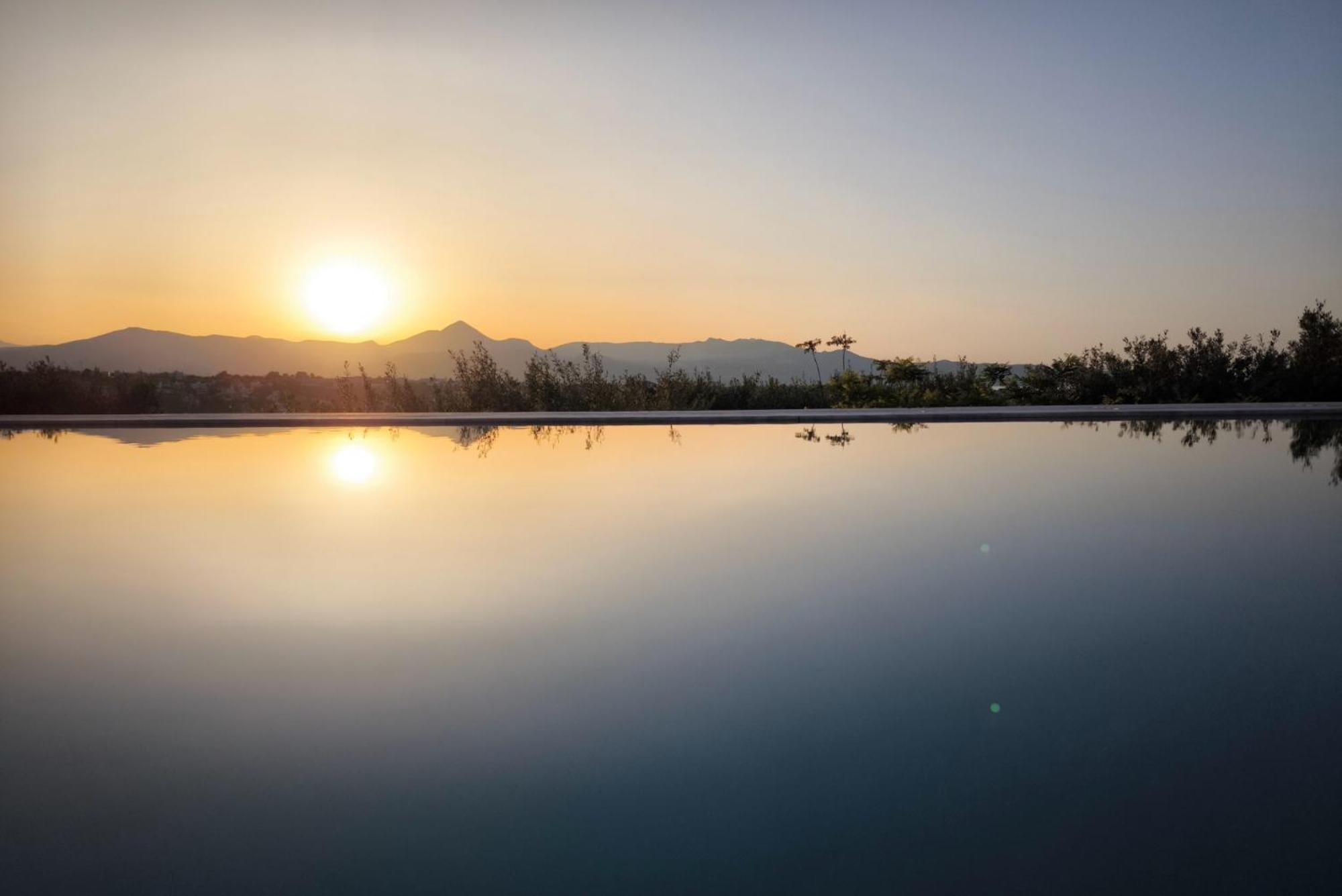 Mirtylla Luxury Retreat W Pool, Bbq And Gym Villa
