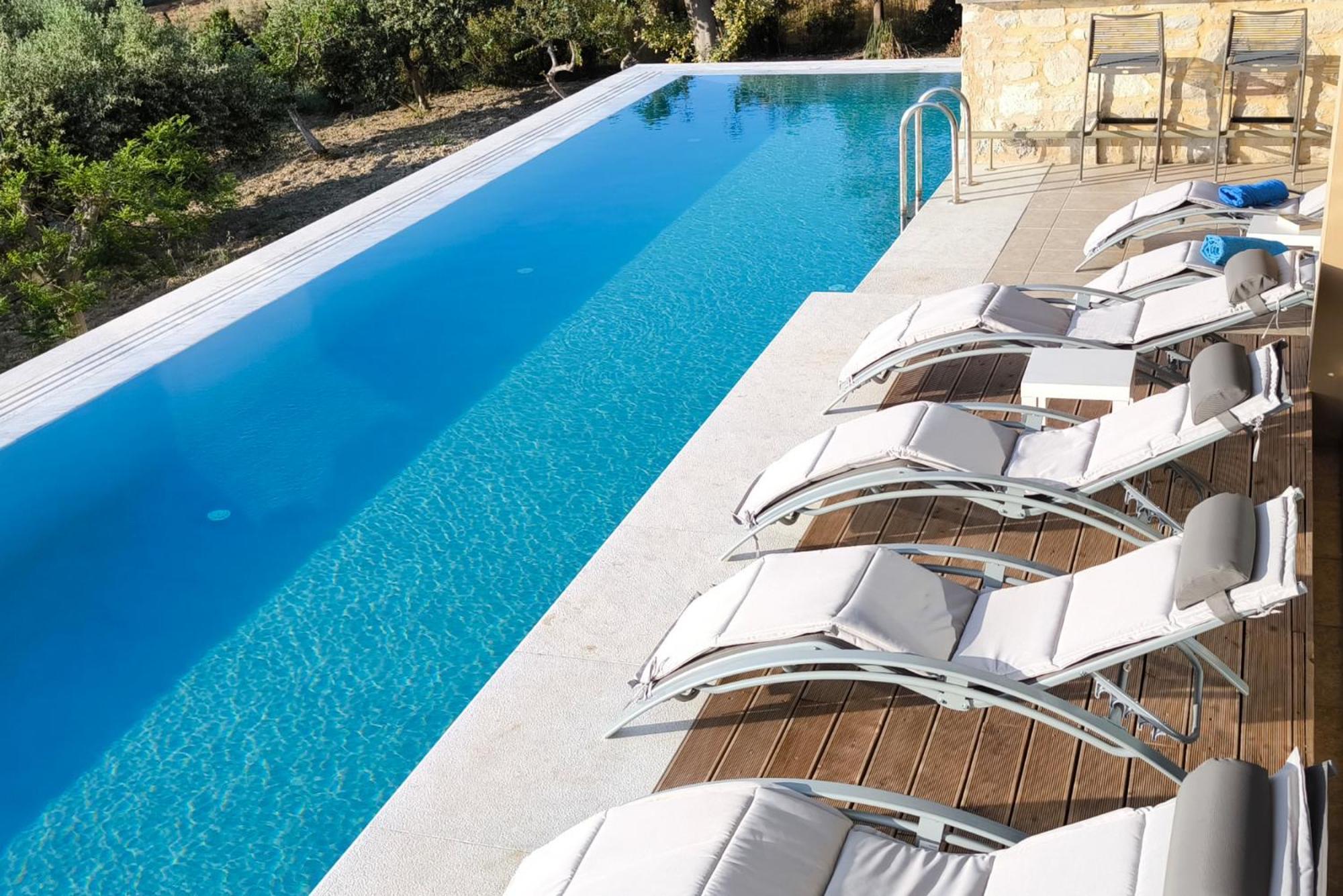 Mirtylla Luxury Retreat W Pool, Bbq And Gym Villa Héraklion