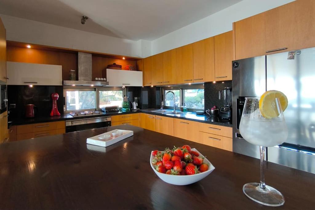 Mirtylla Luxury Retreat W Pool, Bbq And Gym