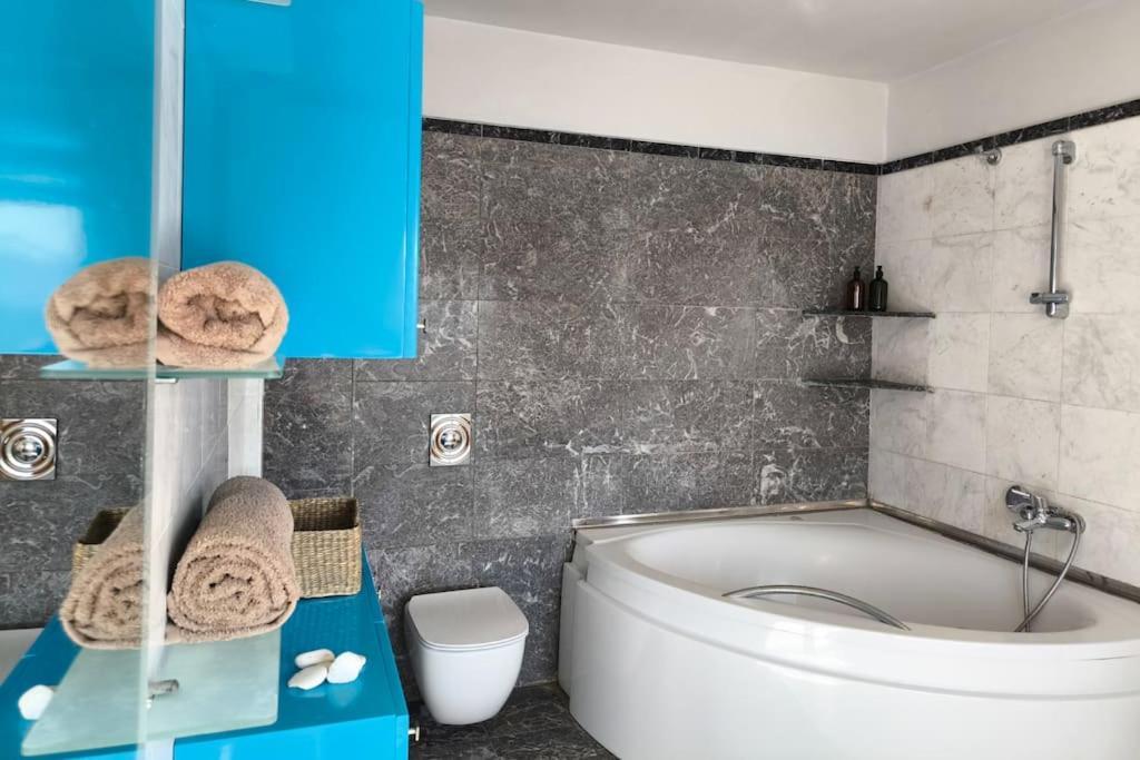 Mirtylla Luxury Retreat W Pool, Bbq And Gym Villa